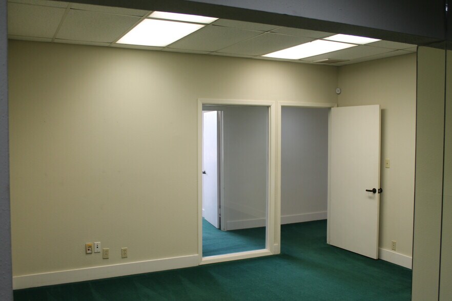 More Photos Of 7475 Callaghan Rd, San Antonio Office For Sale