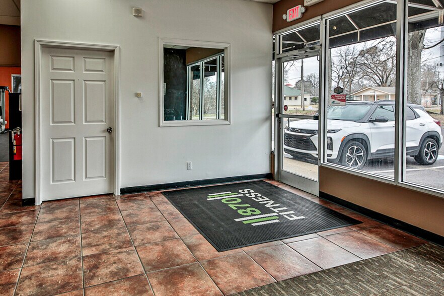 More Photos Of 203 E Military Rd, Marion Storefront Retail Office For Sale