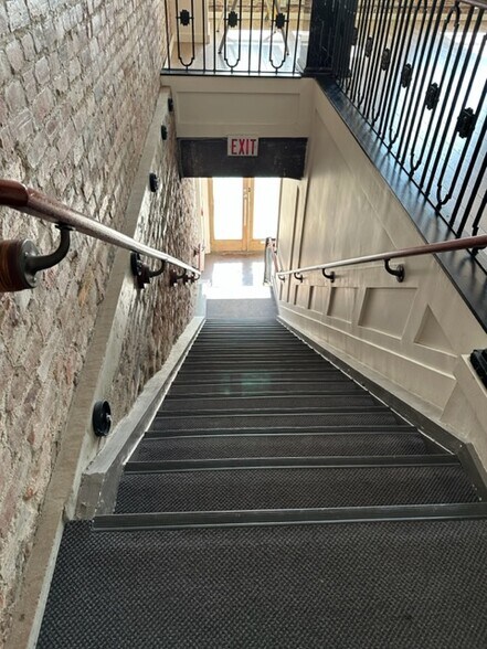 More Photos Of 613 Front St, New Westminster Office For Lease