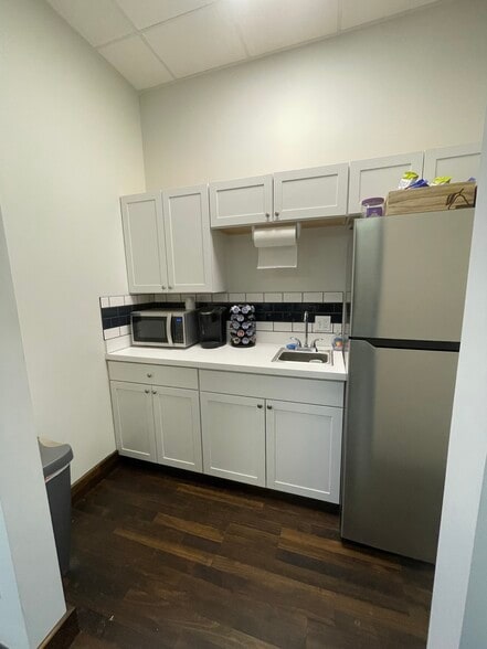 More Photos Of 8900 Edgeworth Dr, Capitol Heights Warehouse For Sale