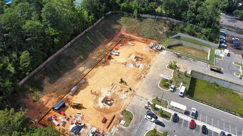 More Photos Of 2320 Capital Cir NE, Tallahassee General Retail For Lease