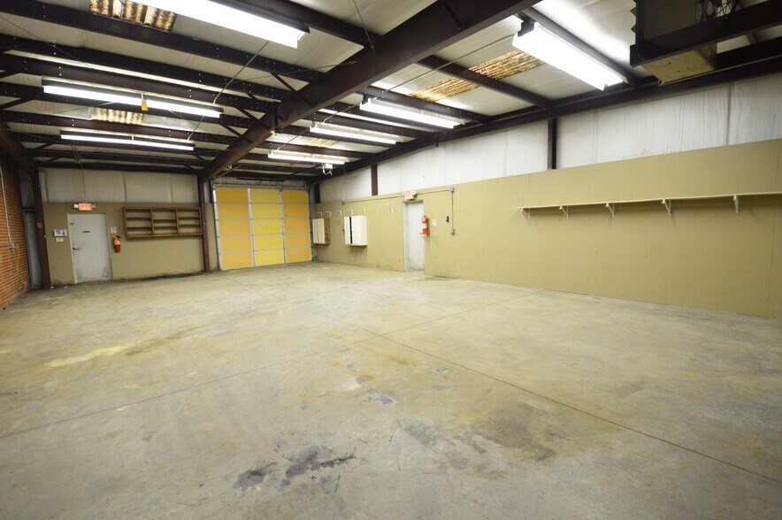 More Photos Of 130 Elk St, Lexington Manufacturing For Lease