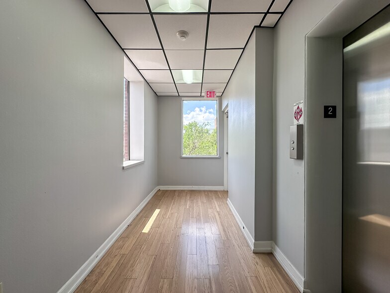 More Photos Of 103 S Florida Ave, Lakeland Office For Lease