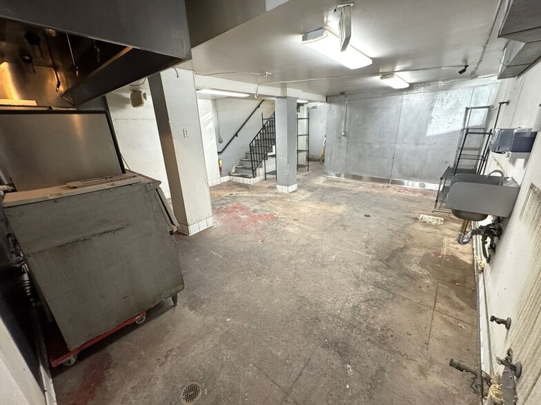 More Photos Of 223-231 E 9th St, Los Angeles Storefront For Lease