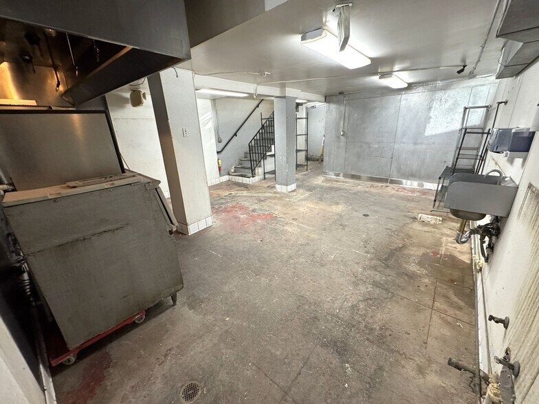 More Photos Of 223-231 E 9th St, Los Angeles Storefront For Lease