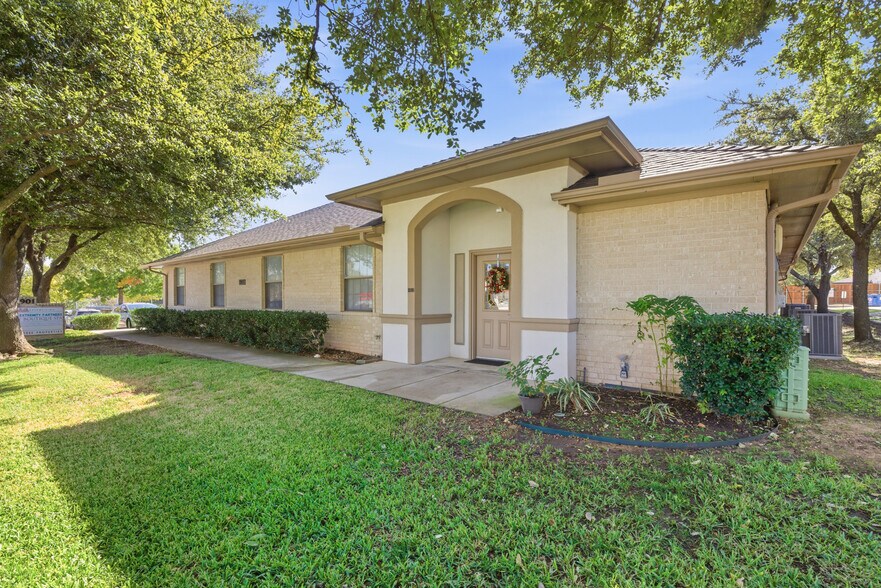 Primary Photo Of 901 W Wall St, Grapevine Medical For Lease