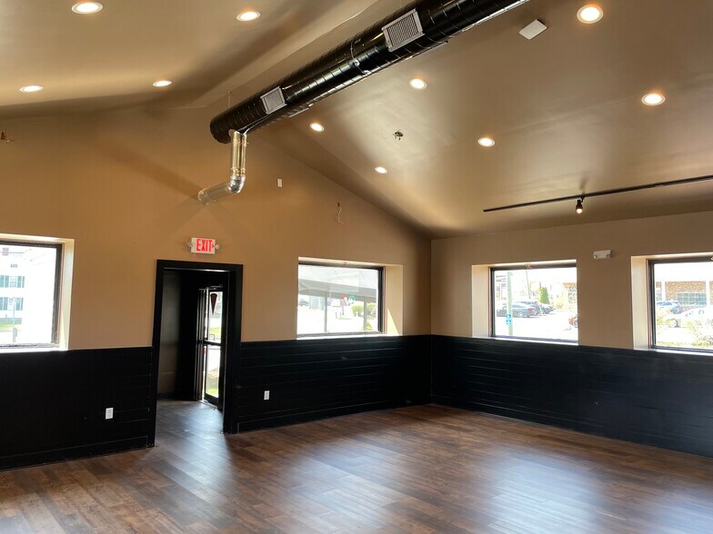 More Photos Of 1765 Meriden-Waterbury Tpke, Plantsville Restaurant For Lease