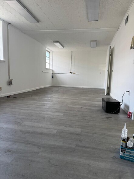 More Photos Of 335 13th St, Carlstadt Manufacturing For Lease