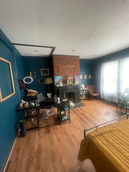 More Photos Of 5817 Ellsworth Ave, Pittsburgh Storefront Retail Office For Lease