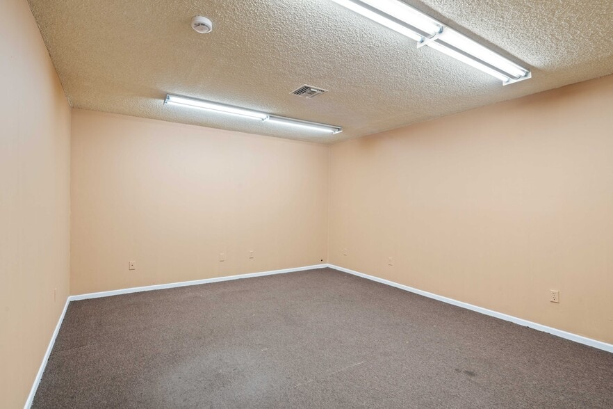 More Photos Of 215 W 15th St, Los Angeles Warehouse For Sale