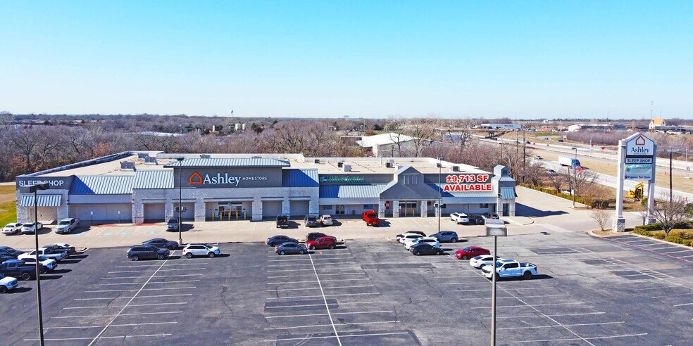 More Photos Of 2916 Hwy 75, Sherman Storefront For Lease