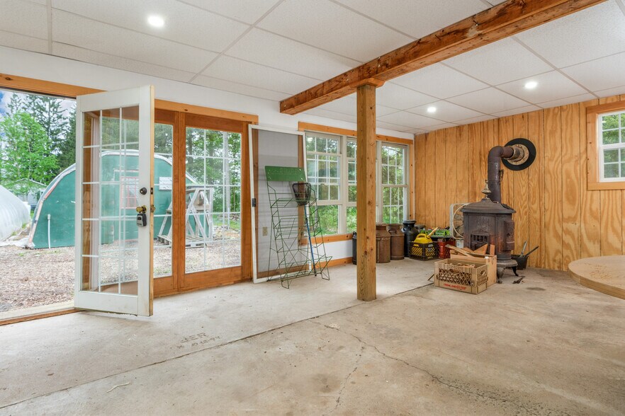 More Photos Of 265 Main St, Delhi Garden Center For Sale