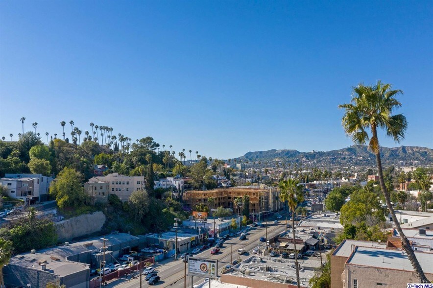 More Photos Of 3201 Hamilton Way, Los Angeles Apartments For Sale