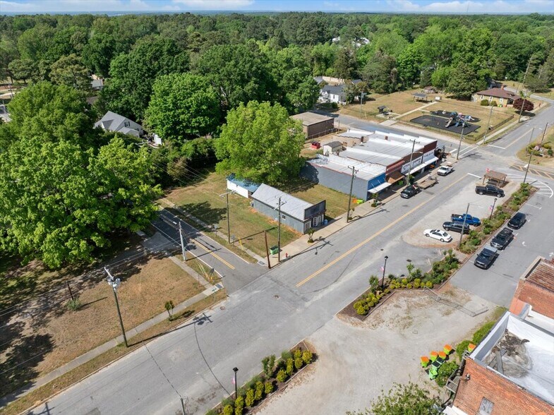 More Photos Of 202 E. North Main Street, Littleton General Retail For Sale