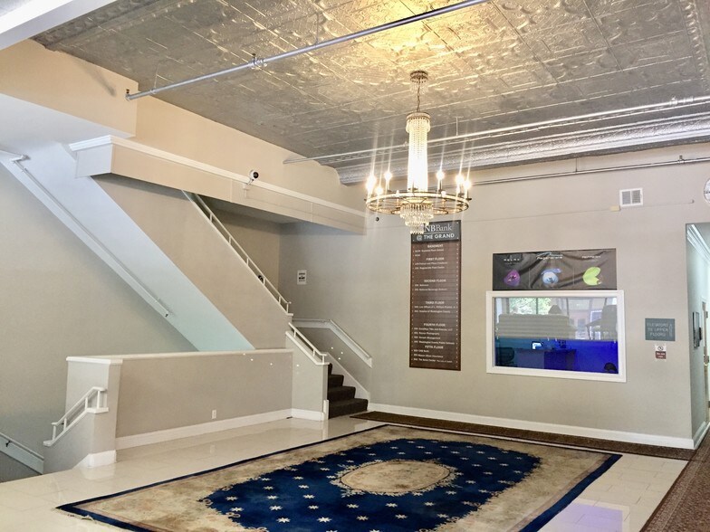 More Photos Of 18-20 W Washington St, Hagerstown Office For Lease