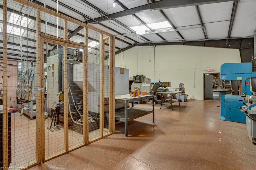 More Photos Of 328 Tiller Dr, Pawleys Island Warehouse For Lease