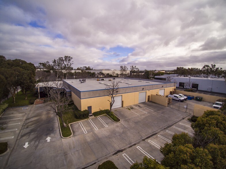 More Photos Of 8 Holland, Irvine Warehouse For Lease