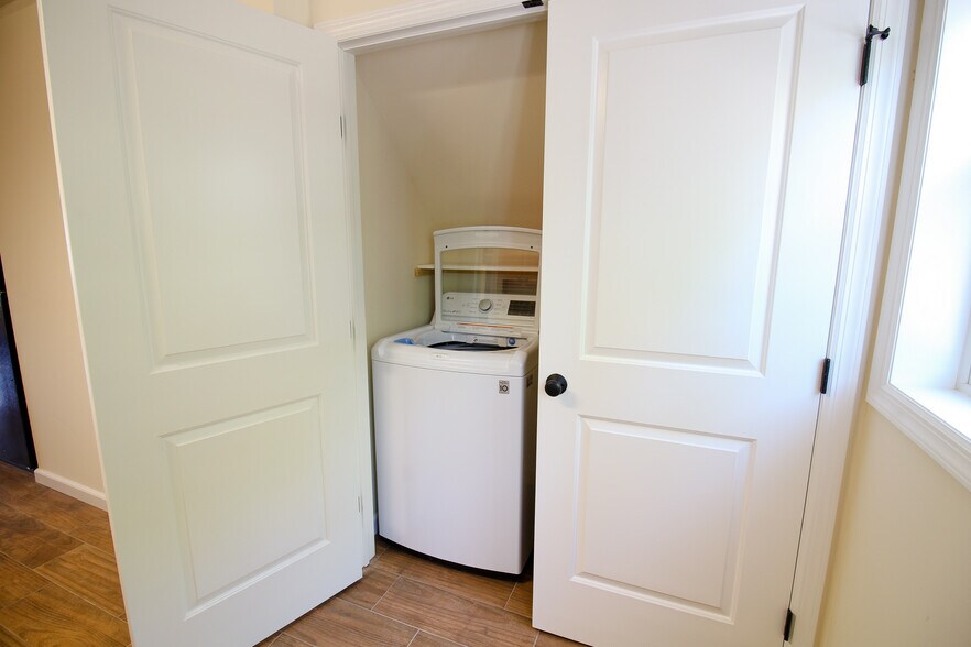 More Photos Of 368 E Main St, Middletown Restaurant For Sale