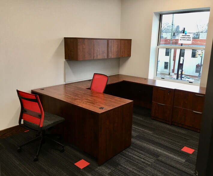 More Photos Of 23 W Pike St, Houston General Retail For Sale