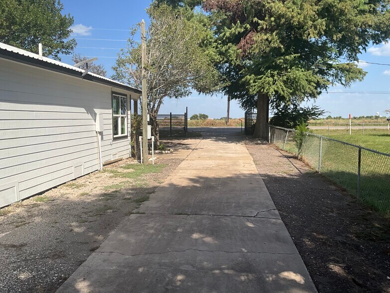 More Photos Of 21095 FM 362 Rd, Waller Flex For Sale