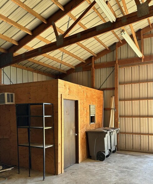 More Photos Of 377 Partnership Rd, Seguin Warehouse For Lease