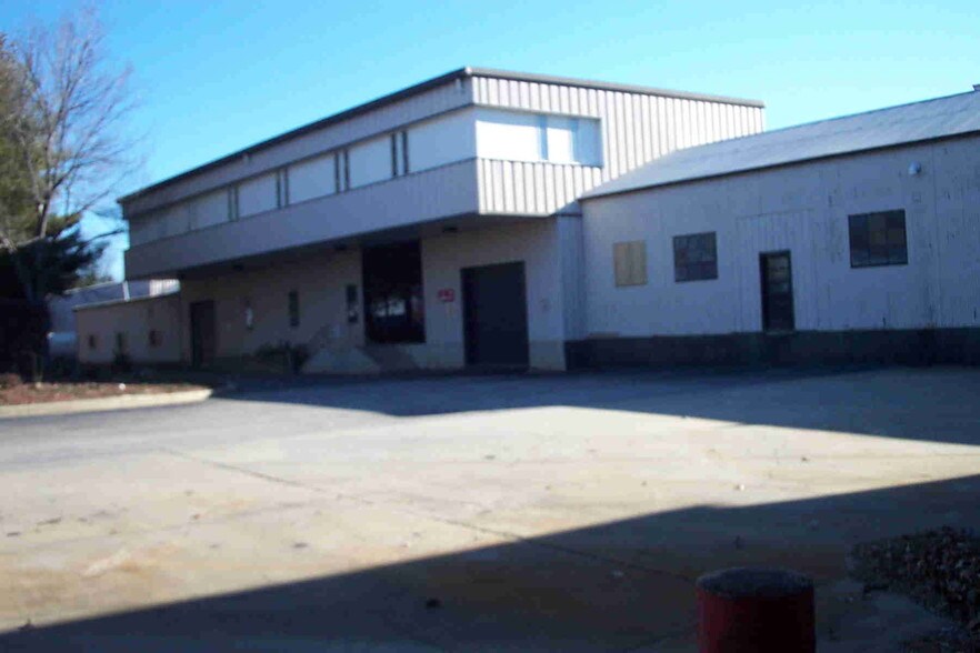 More Photos Of 655 W Glenwood Ave, Smyrna Manufacturing For Sale