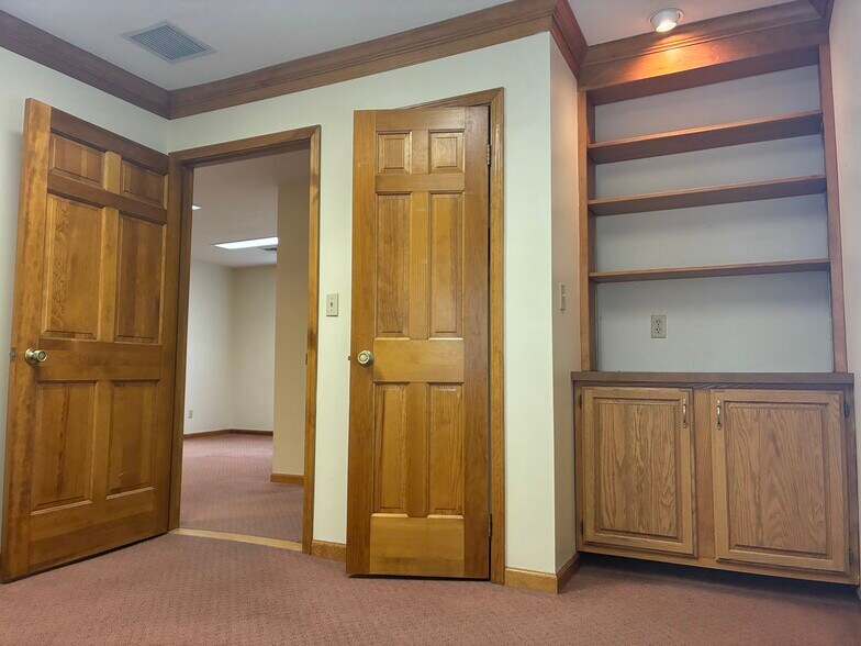 More Photos Of 8860 Main St, Buffalo Office For Lease