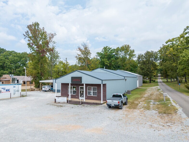 More Photos Of 455 E Main St, Parsons General Retail For Sale