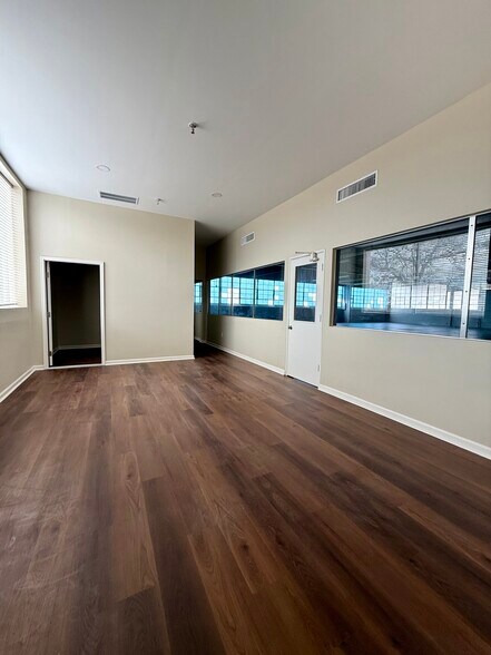 More Photos Of 911 15th St, Columbus Warehouse For Lease