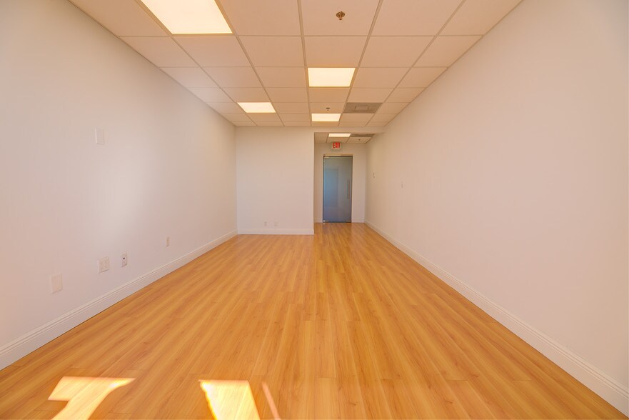 More Photos Of 550 Biltmore Way, Coral Gables Office For Lease