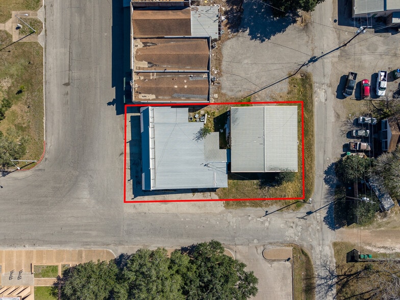 More Photos Of 102 & 106 Wood ave, Woodsboro Storefront For Sale