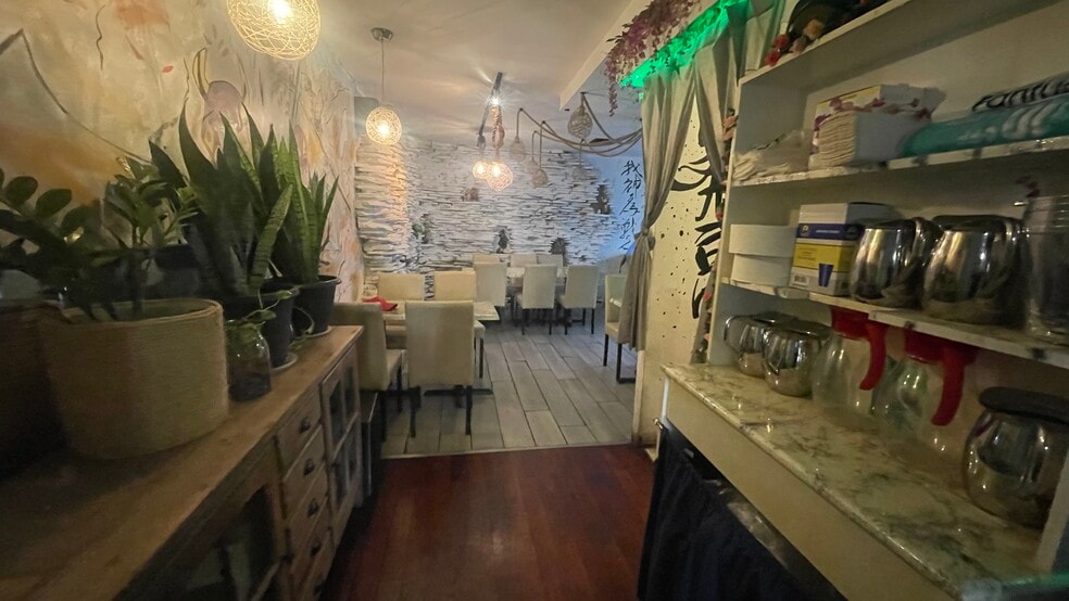 More Photos Of Manhattan Avenue Ave @ Norman Avenue, Brooklyn General Retail For Lease