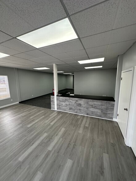 More Photos Of 415 S Kansas Ave, Olathe Warehouse For Lease