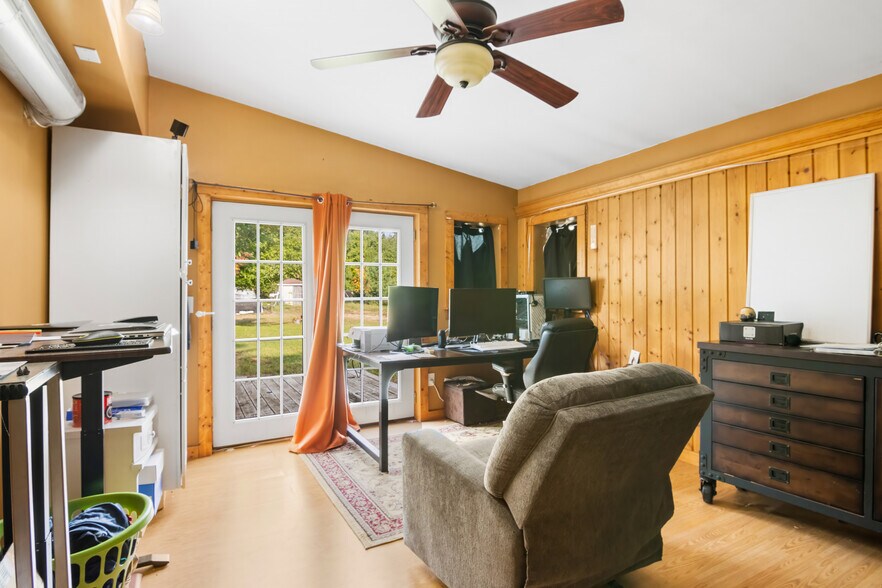 More Photos Of 4871 U.S. 31, Eastport Hotel For Sale