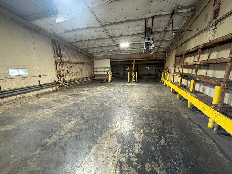 More Photos Of 4616 Enterprise Dr, Bartonville Industrial For Sale