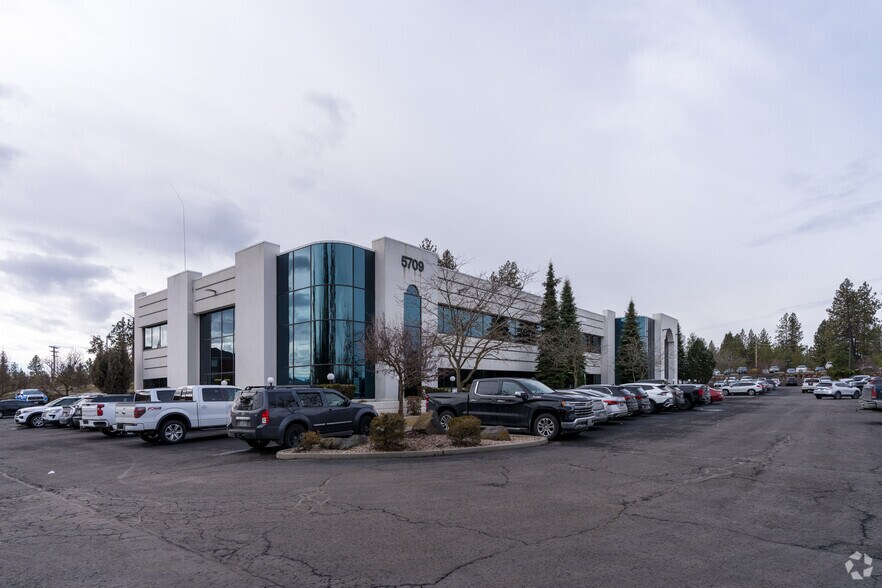More Photos Of 5709 W Sunset Hwy, Spokane Office For Lease