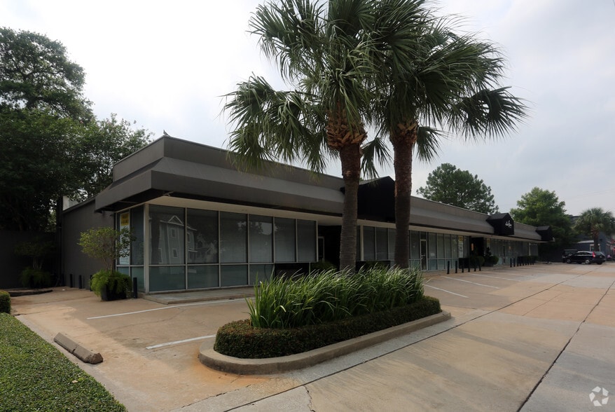More Photos Of 2100 Waugh Dr, Houston Freestanding For Lease