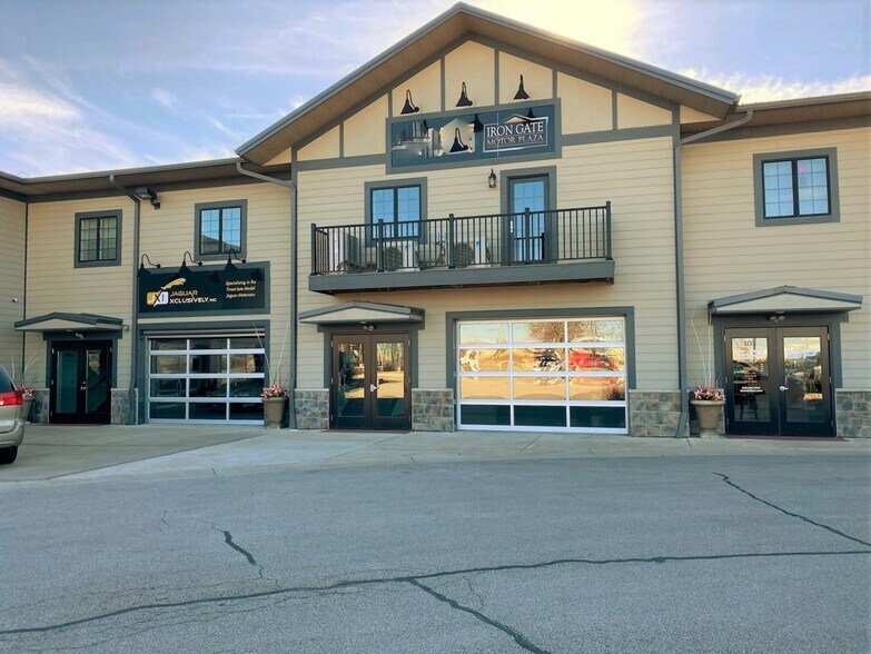 More Photos Of 2108-2260 Ferry Rd, Naperville Showroom For Sale