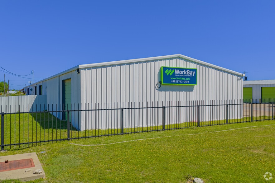 More Photos Of 5051 David Strickland Rd, Fort Worth Warehouse For Lease