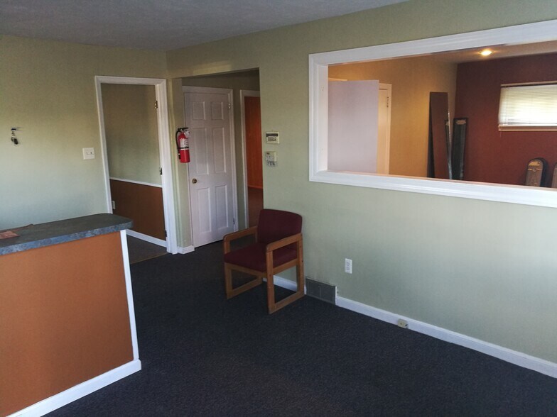 More Photos Of 1303 Veterans Hwy, Bristol Office For Sale