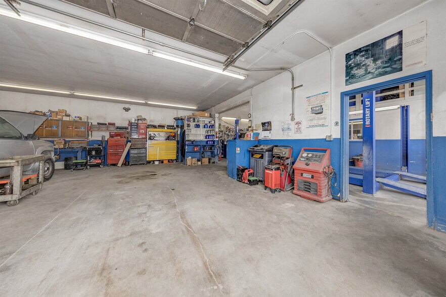 More Photos Of 355 E 7th St, Weiser Auto Dealership For Sale