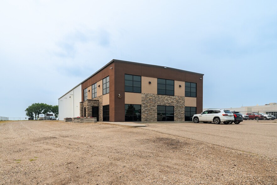More Photos Of 7818 Highway 6 South Service Rd, Regina Flex For Sale