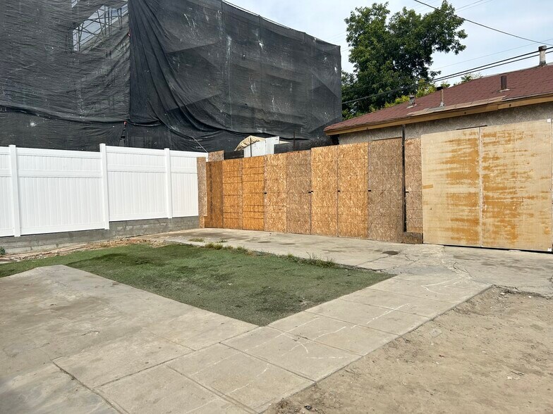 More Photos Of 8122 Avalon Blvd, Los Angeles Storefront Retail Residential For Lease