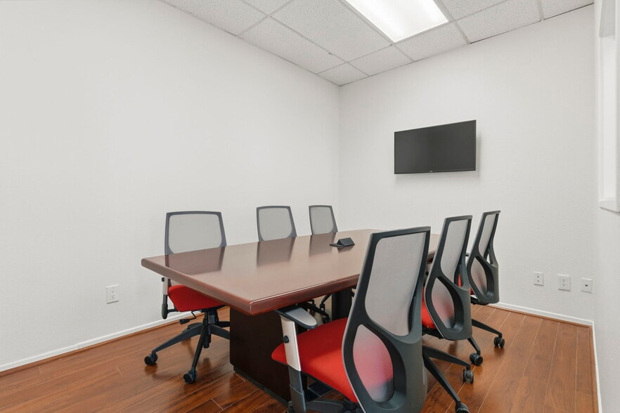 More Photos Of 20501 Ventura Blvd, Woodland Hills Office For Lease