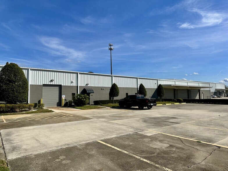 Primary Photo Of 501-531 Codisco Way, Sanford Manufacturing For Lease