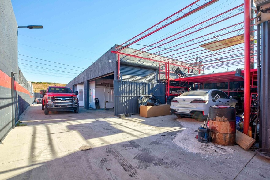More Photos Of 11686 Sheldon St, Sun Valley Warehouse For Lease