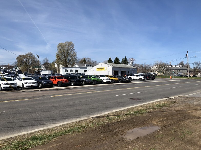 More Photos Of 420 W 1st St, Oswego Auto Dealership For Sale