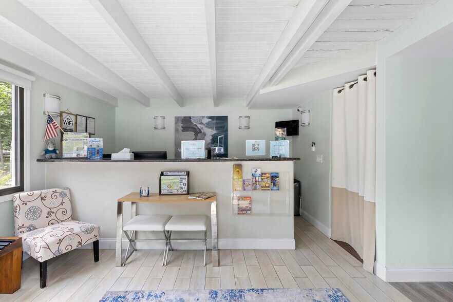 More Photos Of 53 W Tiana Rd, Hampton Bays Hotel For Sale