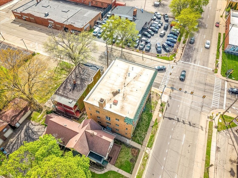 More Photos Of 204 S 6th St, Rockford Apartments For Sale