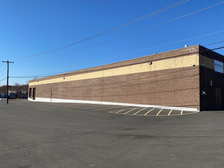More Photos Of 13451 Damar Dr, Philadelphia Warehouse For Lease
